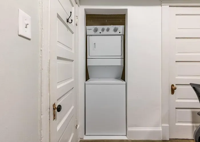 Secret Gallery On The Park - 2bd/1ba