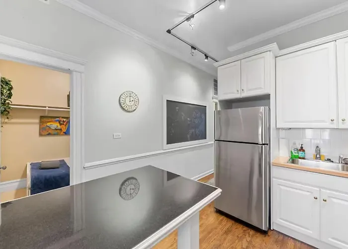 Secret Gallery On The Park - 2bd/1ba Apartment